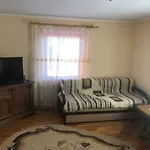 Séjour à la campagne смерековий двір *
