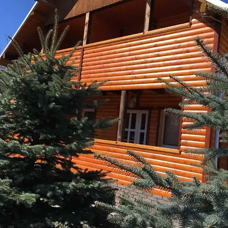 בית כפרי смерековий двір ירמכה