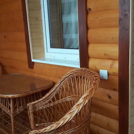 смерековий двір