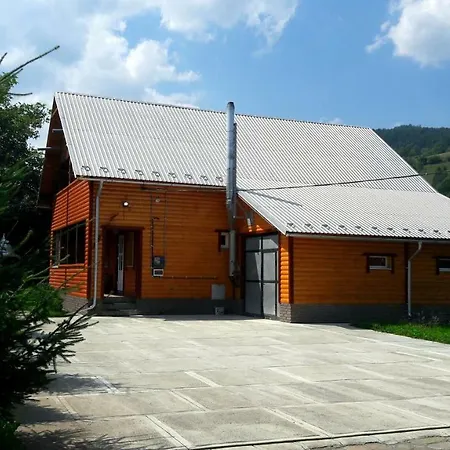 בית כפרי смерековий двір ירמכה