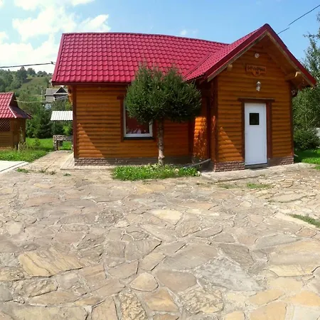 Летний дом смерековий двір